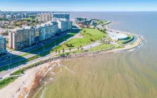 La costa de Montevideo, barrio de Pocitos.