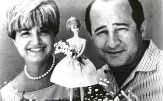  Ruth Handler, la empresaria creadora de la muñeca Barbie. Junto a su esposo Elliot fundaron la compañía de juguetes Mattel.