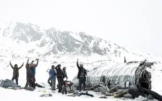 Netflix dio a conocer el impactante tráiler de La sociedad de la nieve, la nueva producción que revive la tragedia de los Andes.