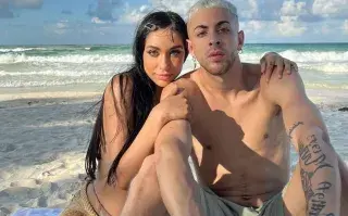 María Becerra se comprometió con J Rei y un detalle de la cena romántica tras su anuncio se robó la mirada de sus seguidores.