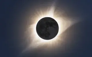 Este es el momento en que la corona del sol es visible al 100% de su totalidad.