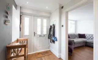 Feng shui: esto debés poner detrás de la puerta para atraer abundancia.