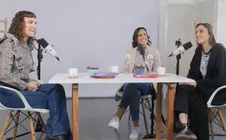 Jose De Cabo, con sus hermanas, en el capítulo "Hermanos unidos: cómo nutrir el vínculo con gestos tiernos"