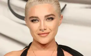 Contené el aliento antes de ver el explosivo look de Florence Pugh en el Paris Fashion Week La actriz deslumbró en la alfombra roja de la Paris Fashion Week con dos tendencias para el infarto.