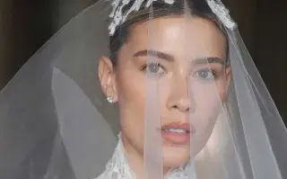 La hija de Luis Miguel enamoró a todos con el diseño que eligió para su gran casamiento en La Toscana.