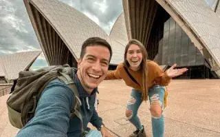 Lea y Ailu son una pareja argentina. Leo es contador y Ailu es diseñadora gráfica, pero hoy trabajan en otras áreas y son generadores de contenido en las redes.