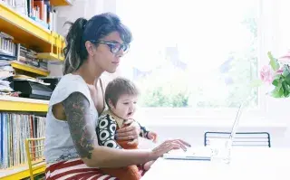 Las dificultades de las mujeres en el mercado laboral: brecha salarial en todas las áreas.
