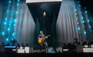Anoche fue el primero de dos únicos conciertos que dará en Buenos Aires; esta noche agota su segundo estadio de Velez. 