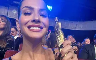 La China Suárez impactó con un look con transparencias en la red carpet de los Martín Fierro Latino
