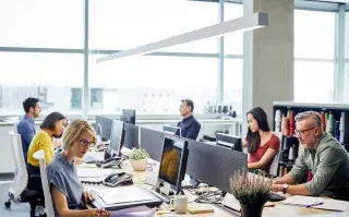 El concepto de “privatizar” es un proceso mediante el cual el control y la propiedad de empresas estatales son transferidos a manos privadas