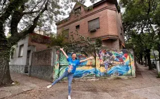 Kari Gao, feliz frente a lo que será su nuevo restaurante.