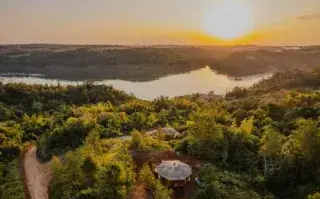 Pristine Camps, en el medio de la selva misionera, es un complejo nuevo en Puerto Iguazú con cabañas de lujo en la naturaleza.