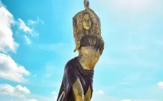 La gigante estatua en honor a Shakira que se inauguró en Barranquilla.