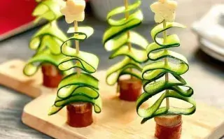 Navidad: 10 ideas originales de fingerfood para comer con la mano (y que preparás en 10 minutos) 10 ideas de fingerfood que visten tu mesa de Navidad