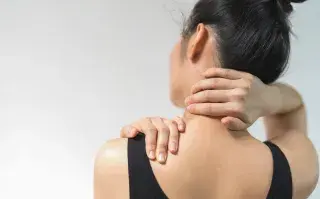 4 ejercicios que te van a ayudar a aliviar el cuello.