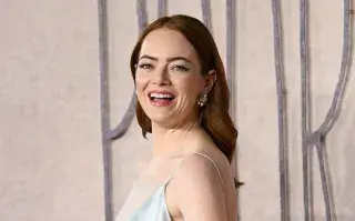 Emma Stone viste de Dior en Londres.