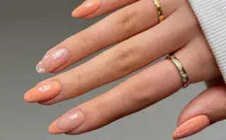 9 diseños de nail art con el nuevo color del año, peach fuzz.