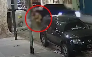 Intento de femicidio en Flores: una mujer fue atropellada y arrastrada por su pareja.