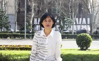 Brenda Navarro, una escritora que arma red con otras escritoras latinoamericanas en su militancia por la igualdad de género.