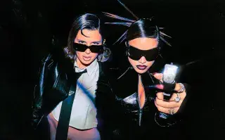 Los increíbles looks futuristas de Emilia y Nathy Peluso en el estreno de Jet Set.