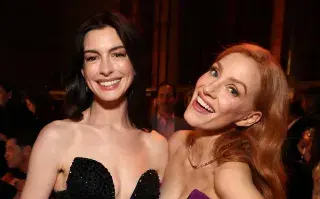 Los glamorosos looks de Anne Hathaway y Jessica Chastain presentando Instinto Maternal Los glamorosos looks de Anne Hathaway y Jessica Chastain presentando Instinto Maternal.