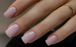 Uñas rosa caramelo, la tendencia del momento que causa furor
