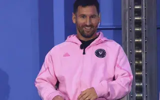 El momento en el que Lionel Messi habló en inglés y presentó la nueva camiseta del Inter Miami.