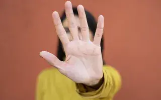 Claves de la filosofía estoica para sobrellevar el caos cotidiano y ponerle un límite.
