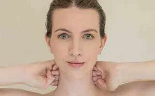 4 posturas para ayudar a reducir nuestras ojeras.
