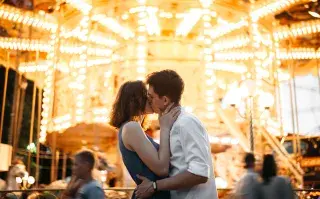 El beso puede reducir el estrés y fortalecer el sistema inmunológico.