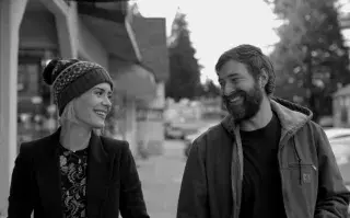 Sarah Paulson y Mark Duplass protagonizan Blue Jay.