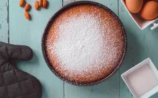 Mostró el truco definitivo para desmoldar una torta sin que se rompa y se volvió viral.