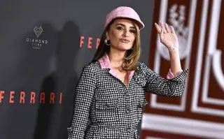 Penélope Cruz impone tendencia en la premiere de Ferrari.