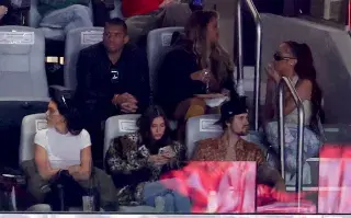 Hailey and Justin Bieber en el Super Bowl.