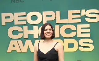 La estrella de Barbie, America Ferrera, en la alfombra roja de los People's Choice Awards 2024.