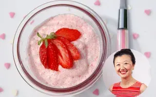 En pocos pasos podés conseguir un postre de frutillas ideal para el calor.