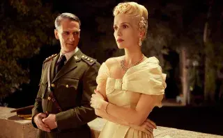 Ernesto Alterio y Natalia Oreiro en una imagen de la serie Santa Evita.