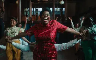Fantasia Barrino al frente de El color púrpura.