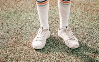Zapatillas blancas: así las podés dejar impecables.