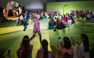 El desfile de Helena Dakak fue en Galpón LABA: bajo la mirada de Constanza.