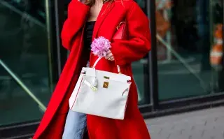 El color rojo es tendencia este otoño-invierno y te contamos cómo sumarlo a tus looks.