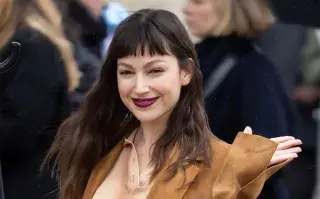 Úrsula Corberó en el desfile de LOEWE en París.