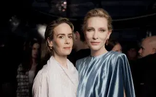 Sarah Paulson y Cate Blanchett en el desfile de Louis Vuitton en la Semana de la Moda en París.