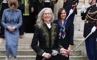 Annie Leibovitz durante la ceremonia en la Academia de Bellas Artes de París.