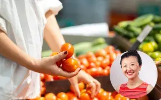 Tomates salteados con huevo, una receta rápida de Karina Gao, con un secreto que la hace especial La OMS recomienda el consumo regular de tomate.