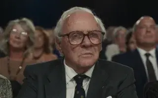 Anthony Hopkins interpreta a Nicholas Winton en Lazos de vida.