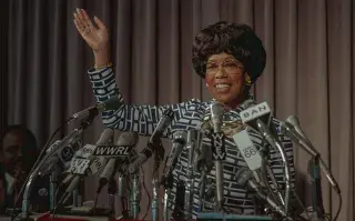 Regina King interpreta a Shirley Chisholm, una pionera de la política estadounidense.