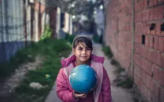 Sin las prestaciones del estado, principalmente la AUH y la tarjeta Alimentar, alrededor de 270 mil niñas y niños más vivirían en la pobreza y más de 1 millón pasarían a ser indigentes.