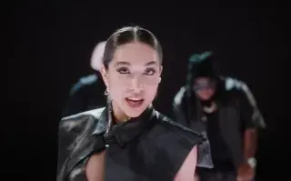 María Becerra en el videoclip de LATTE.