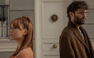 Aitana Ocaña y Fernando Guallar protagonizan Pared con pared, la nueva comedia romántica de la plataforma.